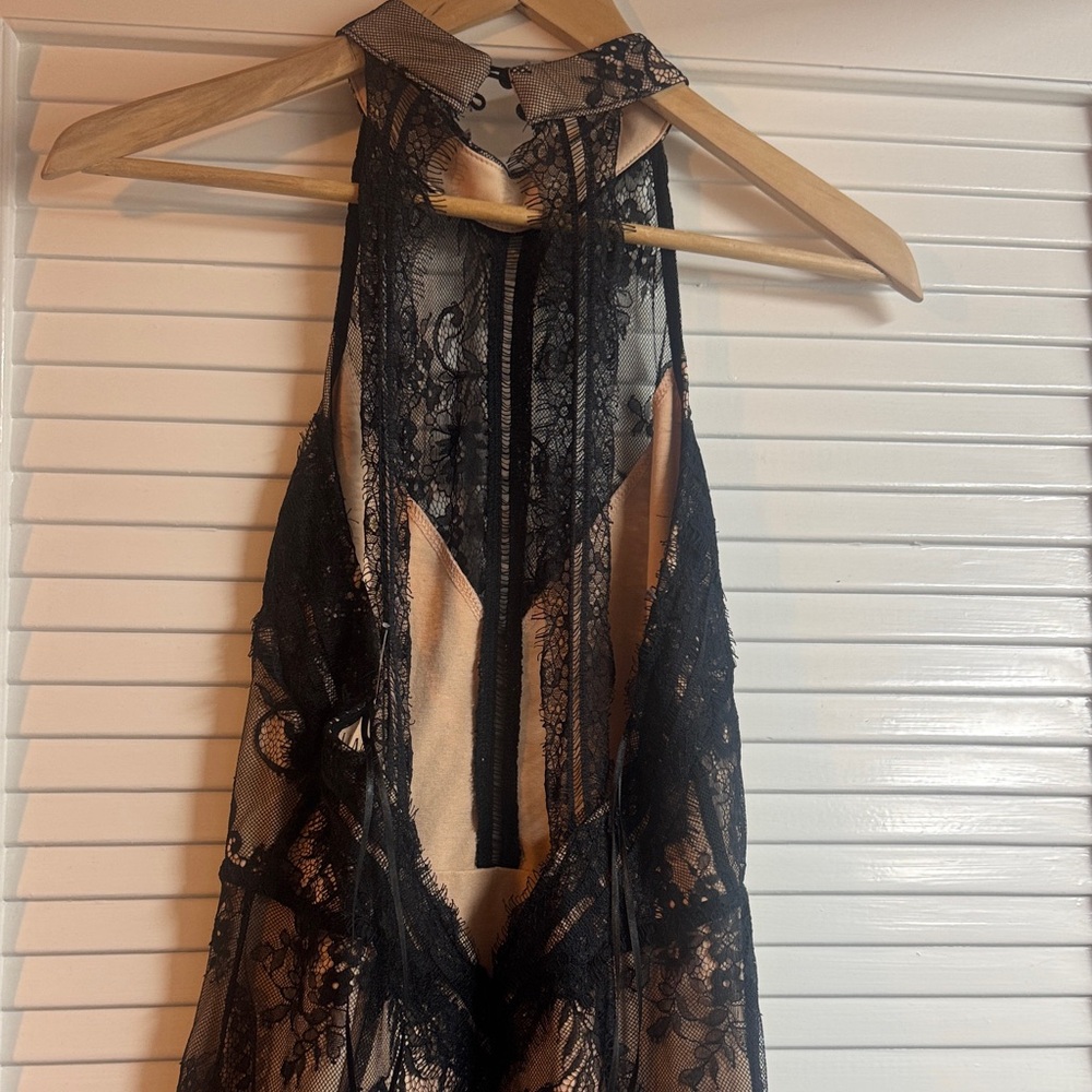 Astr Black and Cream Backless Lace Dress - Picture 3 of 3
